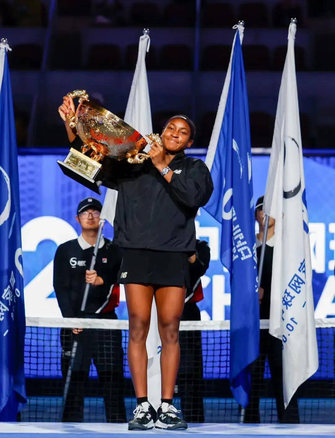 场巨大的蜕 场巨大的蜕