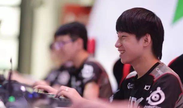 探索余嘉豪 探索余嘉豪